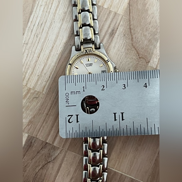 Citizen Ladies Watch Vintage Two Tone Bracelet Cream Round Dial Date Window - Picture 14 of 17